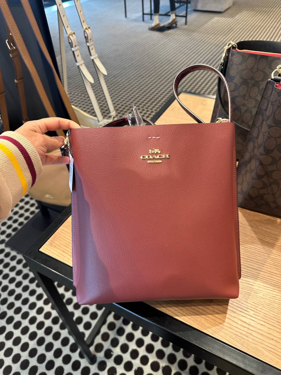 (Pre Order) Coach mollie bucket wine multi
