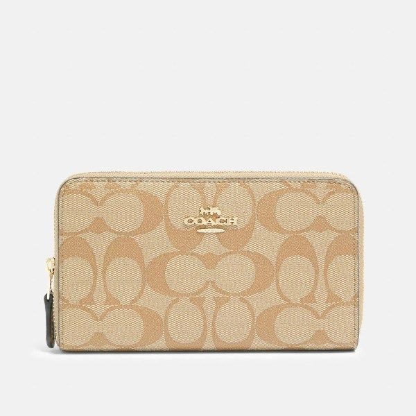 (Pre Order) Coach Signature Medium ID Zip Wallet in Light Khaki/Chalk