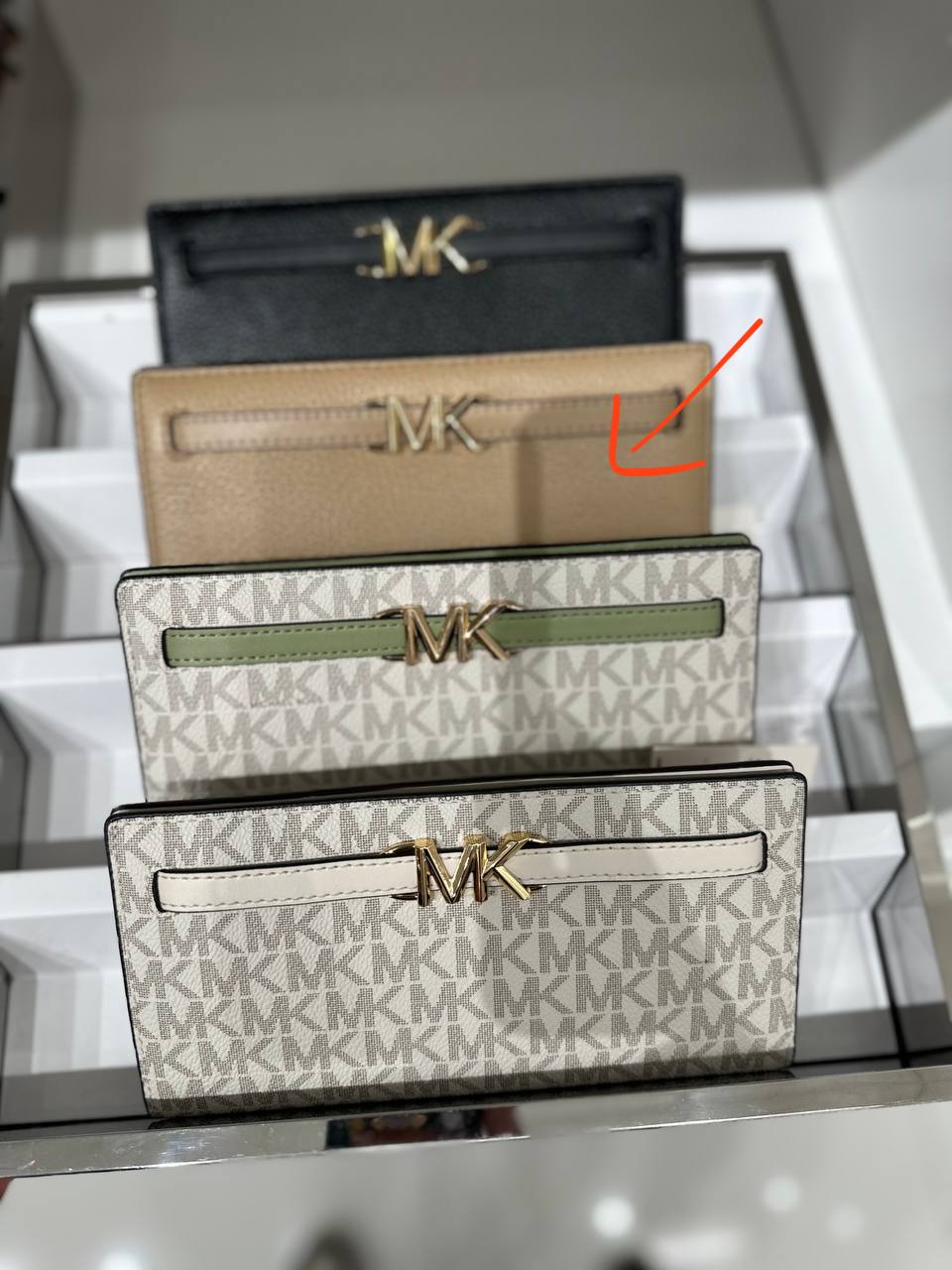 (Pre Order) Michael Kors reed wallet in buff