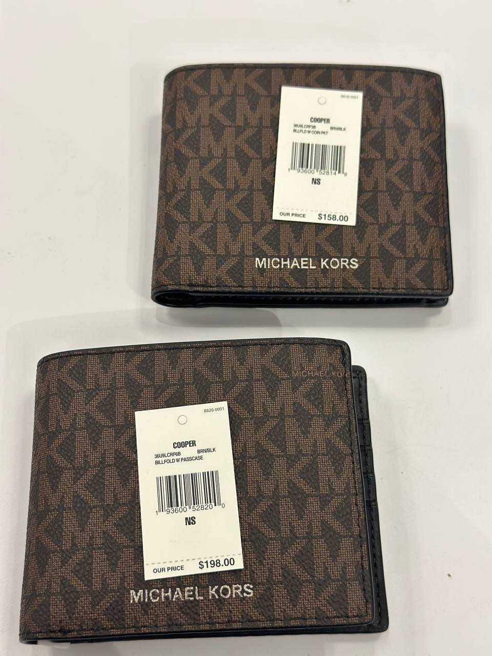 (Pre Order) Michael Kors billfold with passcase wallet