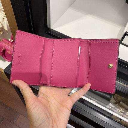 Coach micro trifold wallet in cerise - Image 2