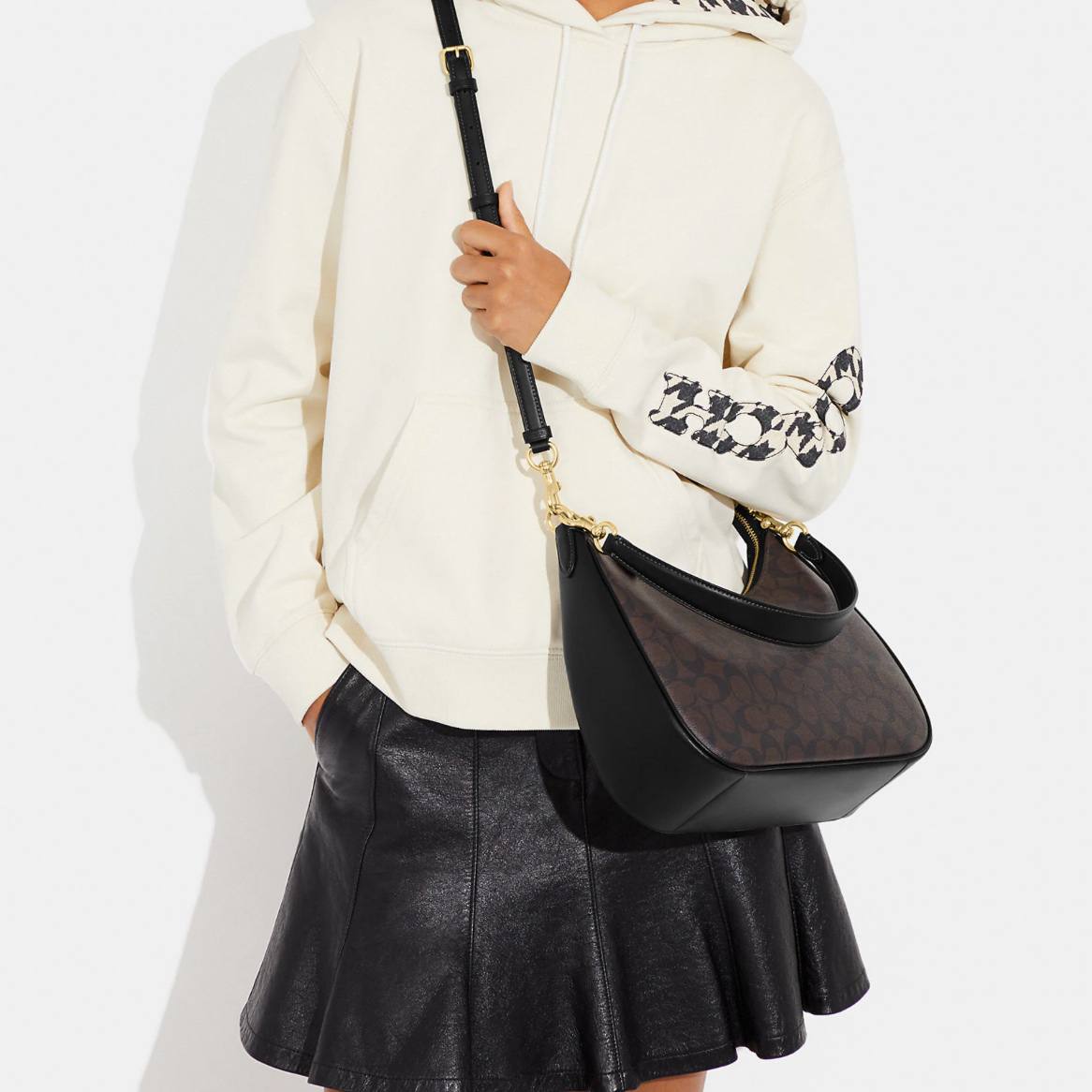 Coach Teri Hobo In Signature Canvas in Brown/Black - Image 4