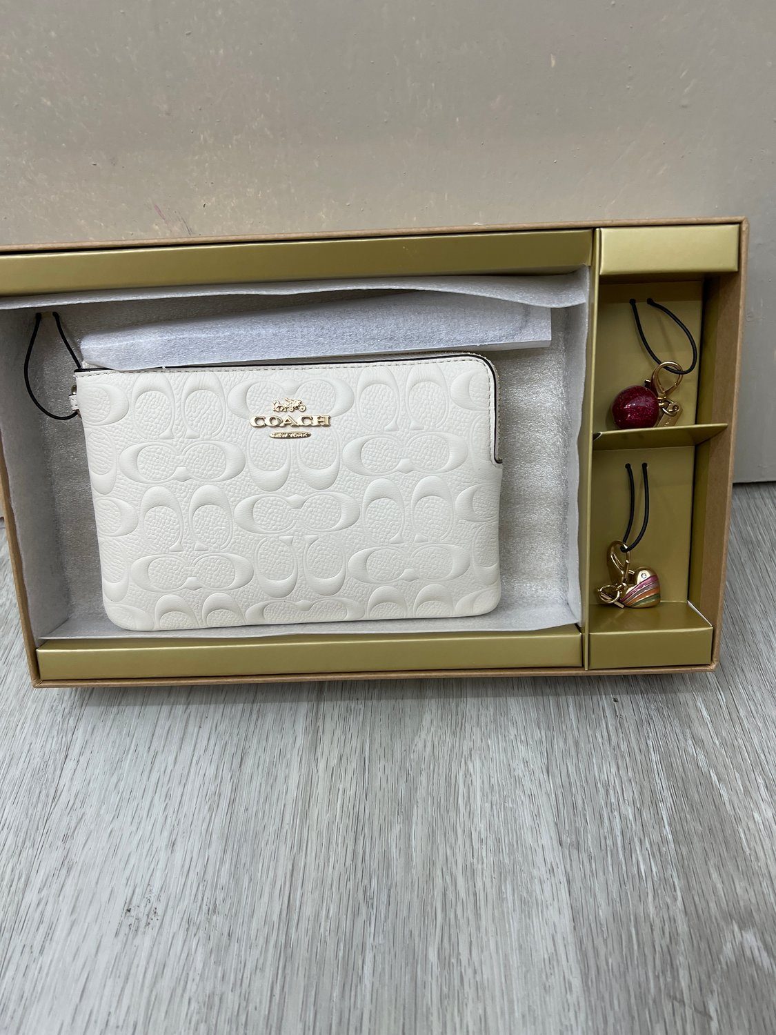 (USA Ready Stock) coach small corner zip wristlet signature leather in chalk box set