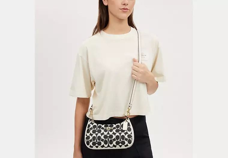 coach Teri Shoulder Bag In Signature Canvas - Image 3