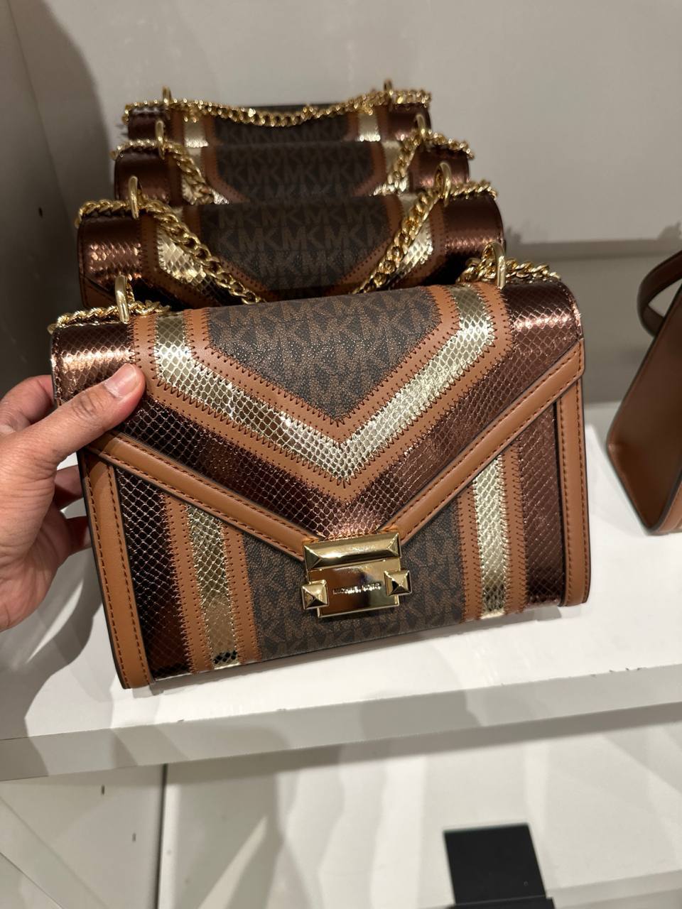 Pre Order) Michael Kors whitney medium flap shoulder in signature